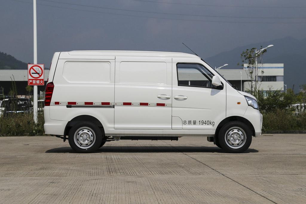 > 车型图库 >  福汽启腾 福汽启腾新能源 启腾m70ev  外观88张 内饰89