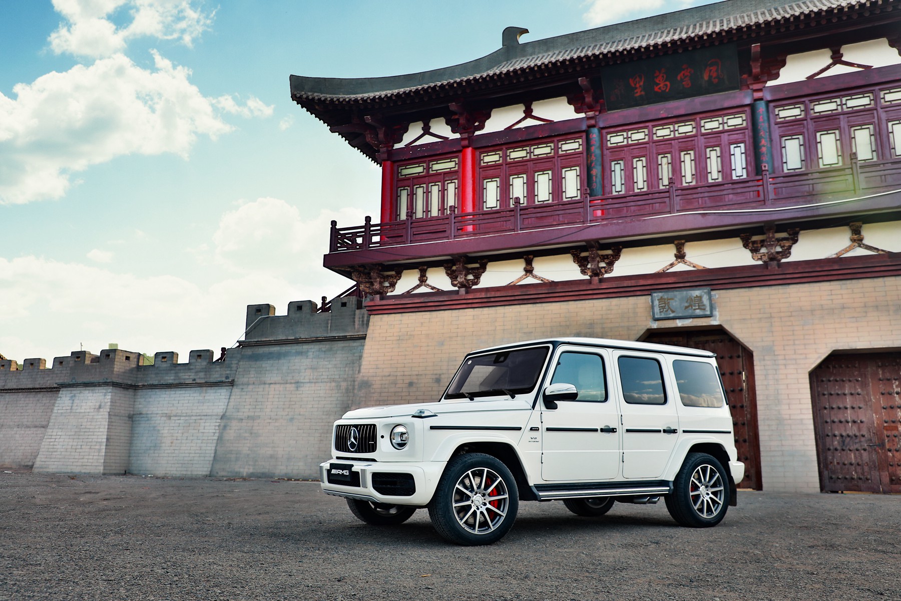 12-作为细分市场中所向披靡的高性能豪华越野车，全新梅赛德斯-AMG G 63的亮相将AMG“非凡驾驭”的极致精神发挥至全新高度.jpg