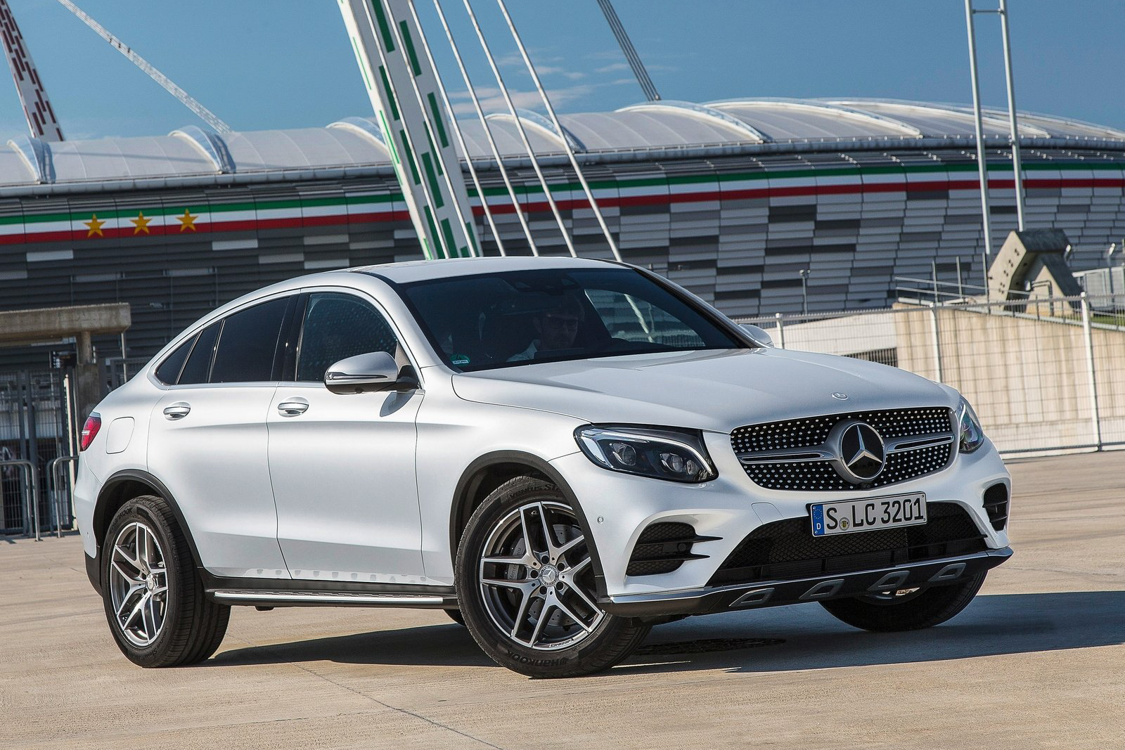 Mercedes-Benz-GLC_Coupe-2017-1600-02.jpg