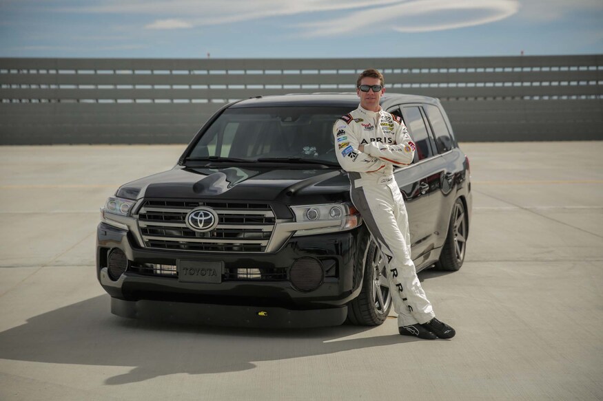 Toyota-LandSpeed-Cruiser-NASCAR-driver-Carl-Edwards-03.jpg