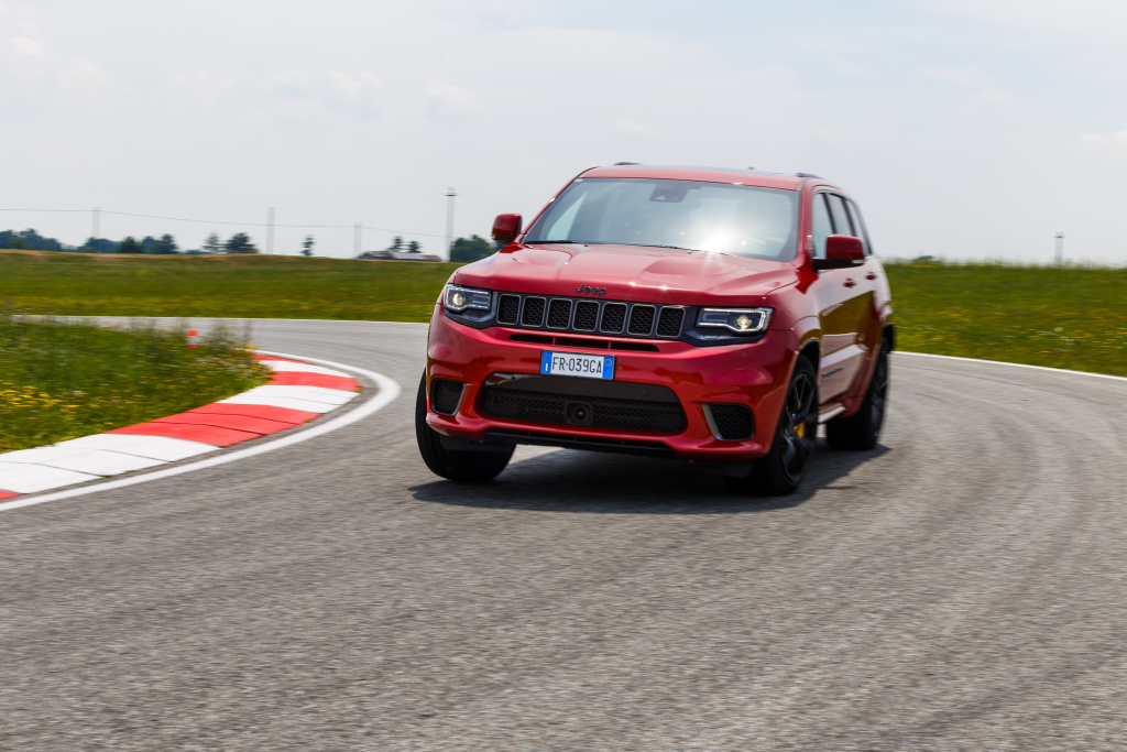 jeep_grand_cherokee_trackhawk_175_04ae016e06b10505.jpg